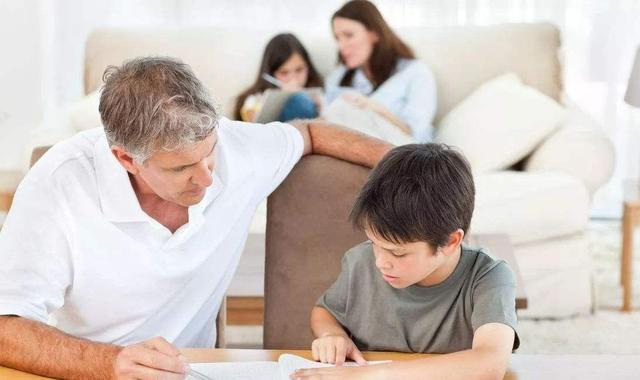 你的育儿经：父母把爱集中在一个孩子身上，是一个极大的错误