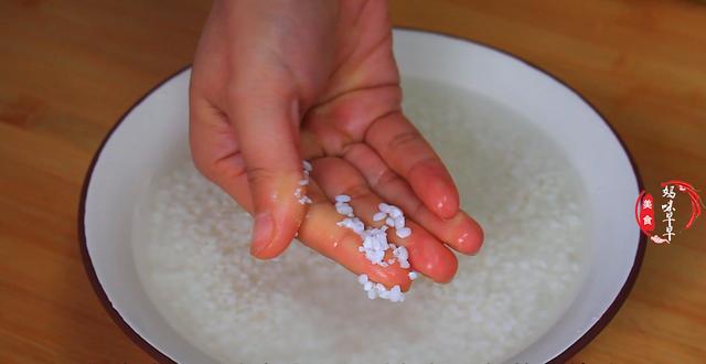 年夜饭，送大家一道“红糖糯米”，香甜软糯，比八宝饭还要好吃