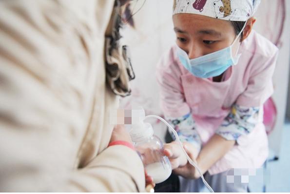 你的育儿经|产后母乳多胸部胀痛，宝妈私自“便宜”丈夫，反而让宝宝生病