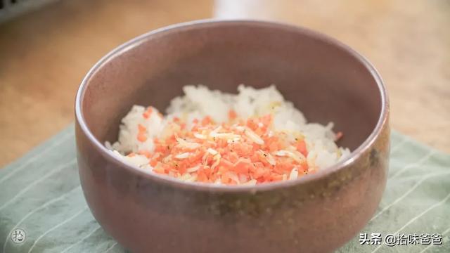 「超级宝妈」焦香四溢透着十足奶香的营养饭团，这么做孩子都爱吃！