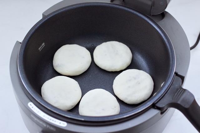 孩子早上就爱吃这饼，鸡肉紫甘蓝，香滑软嫩风味独特，外酥里又软