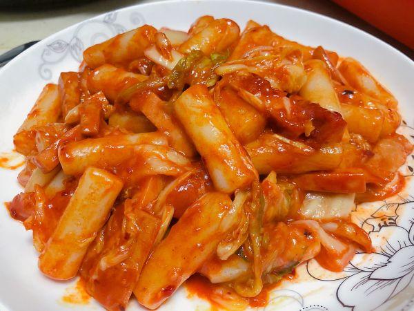 最常吃的家常菜，还属泡菜炒年糕最诱人