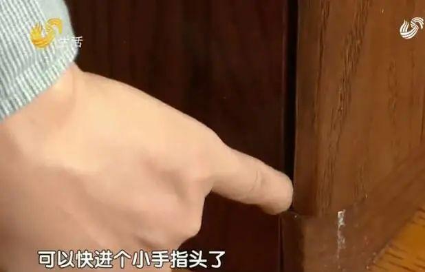 男子花一万多买品牌实木衣柜，竟然“关不上”门？