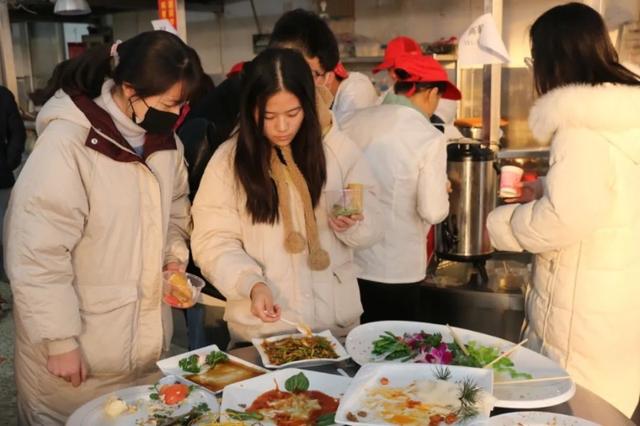 山东女子学院后勤管理处生活服务中心举办第四届“厨王争霸赛”