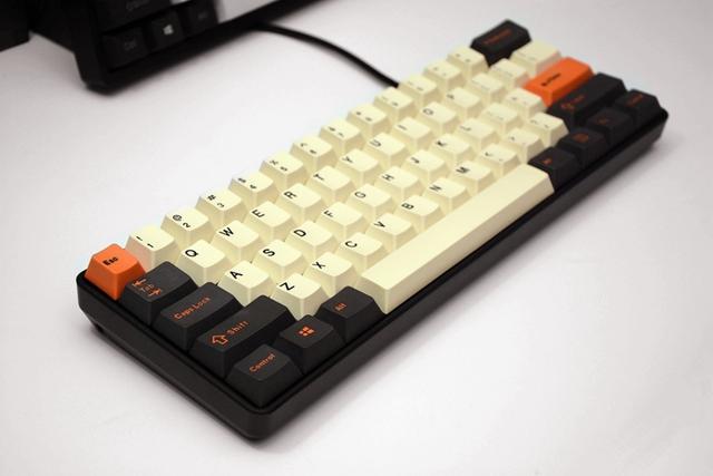 樱桃轴、加厚PBT键帽，雷柏的第一款60%机械键盘没让我失望