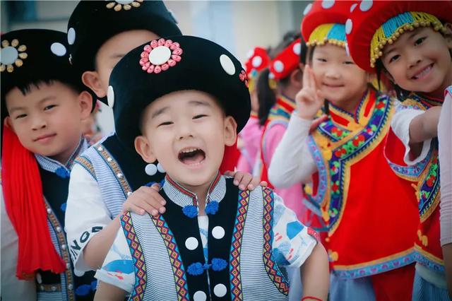 超级宝妈|泸水市幼儿园：边疆娃娃心向党 民族团结共成长