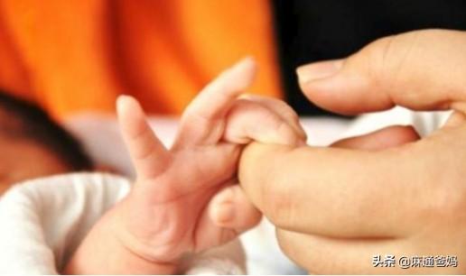 「超级宝妈」产妇奶水充足却不给孩子喂奶，婆婆动手打骂，后又向儿媳妇道歉