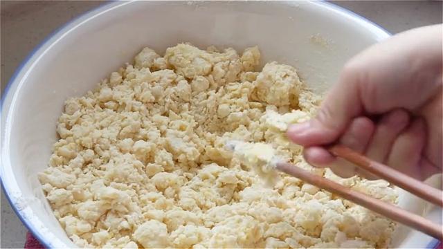冬天的山药火了，加一碗面粉，不加水不加油，香甜松软，健脾益胃