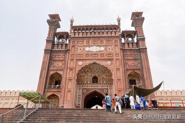 旅行百事通：莫卧儿最有代表性建筑、世界最大清真寺之一，就在巴基斯坦拉合尔
