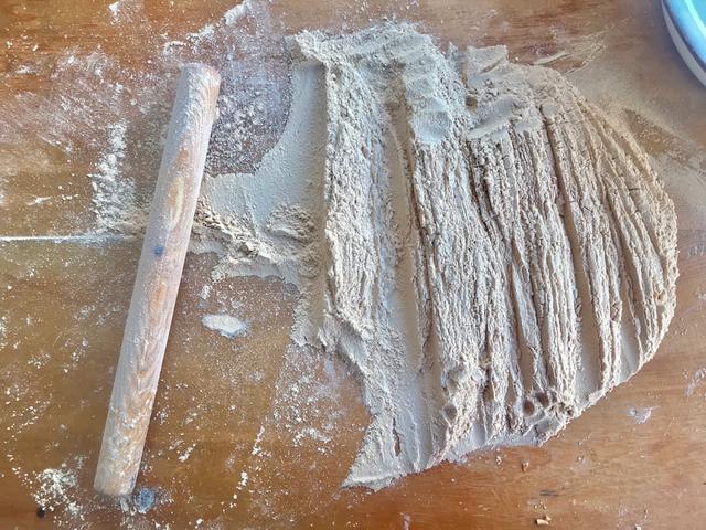 面粉入锅这样一炒，一周的早餐都有了，热水一冲，营养又暖胃