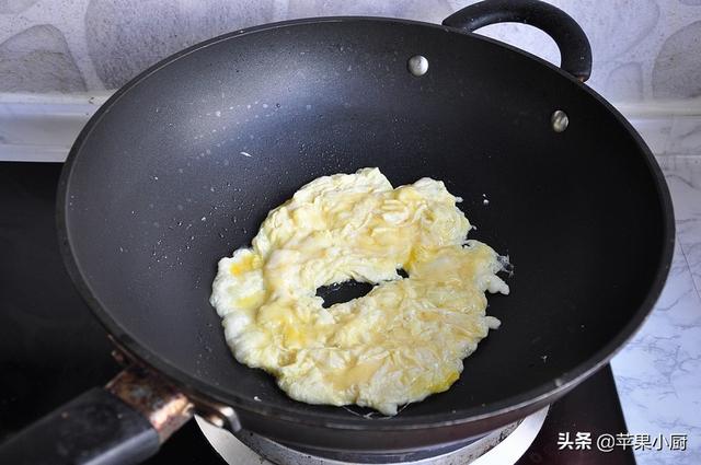 把鸡蛋做成下饭菜，天冷换个口味来配饭，味道香浓，做法简单