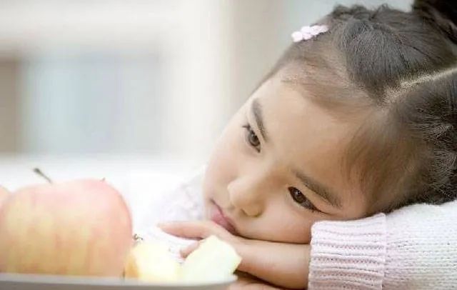 #暖先生格调#“咱家没钱，买不起！”你的每一次“哭穷”，都是在毒害孩子…