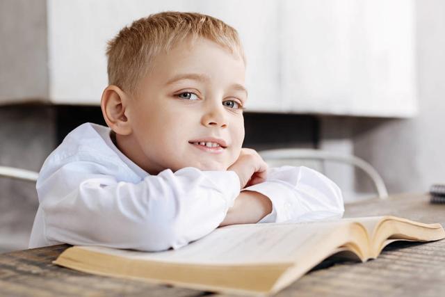 #你的育儿经#孩子穷养好还是富养好?其实都不对,想培养出优秀的孩子需要分寸