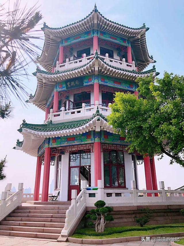 「玩乐足迹」海拔只有60米的青岛小鱼山，是欣赏老城区的最佳地，游客却不多