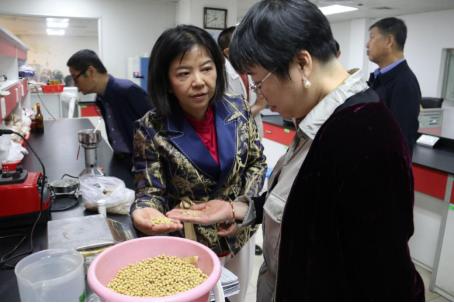 李锦记两款酱油荣获《原酿本味酱油证明商标》