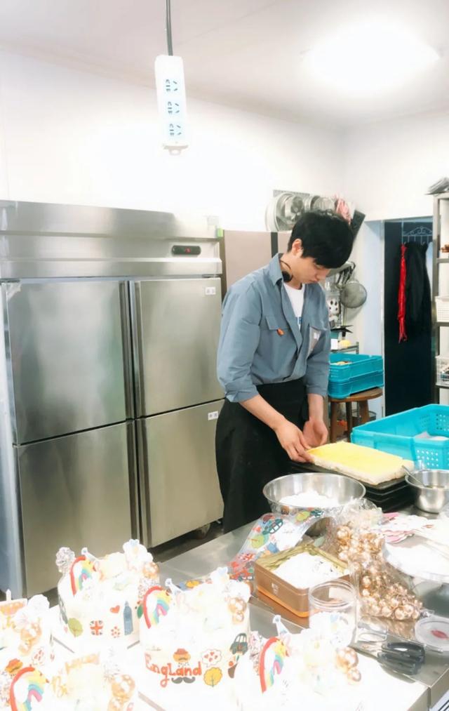 高中就挣钱，5年从30㎡小店到独栋洋房甜品屋，海宁90后夫妻日子过成诗