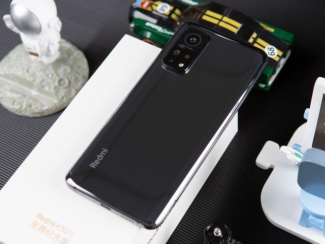 Redmi K30S 至尊纪念版图赏 大眼萌造型另辟蹊径