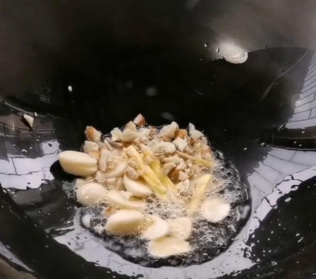 猪舌怎么做好吃？试试这种广式做法，香脆爽口，下饭又下酒