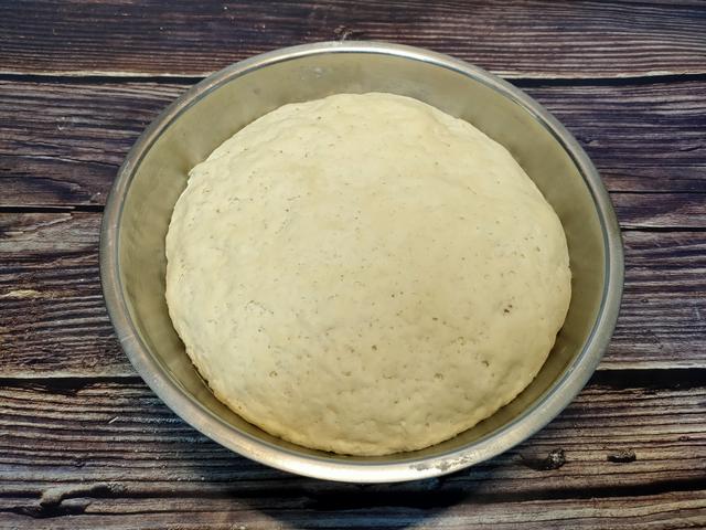 冬天蒸馒头，一次醒发可不够，牢记“三次醒发”，暄软好吃有嚼劲