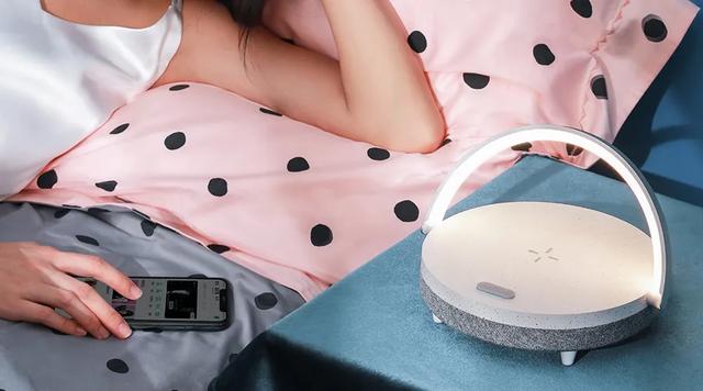 THE9刘雨昕教你玩转台灯，能无线充电还当音箱的智能感应台灯