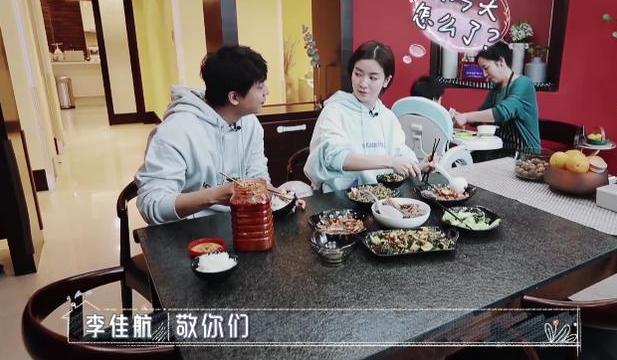 李佳航靠拿快递凸显出重要性,他的自卑和丈母娘一块住的人才能懂|电影工厂