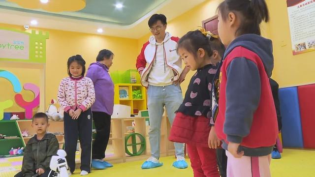 孩子|机器人会跳舞、玩具搭建“动物园”……小朋友们在这里玩嗨了