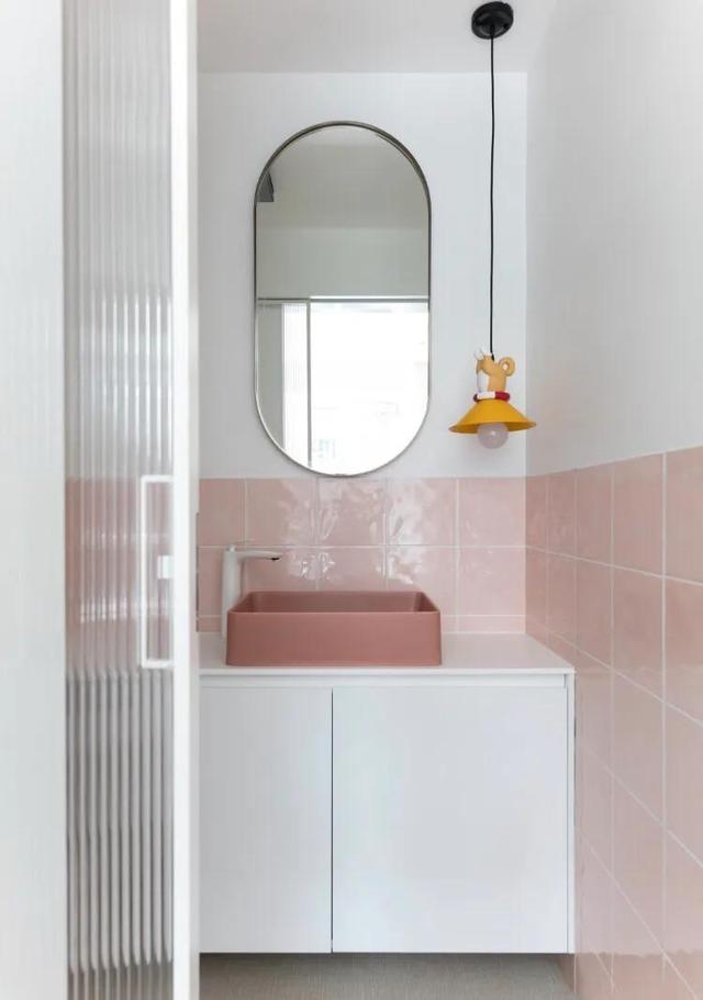 难怪“刷大白”又火了，学她家这样搭配，透着骨子里的高级感！