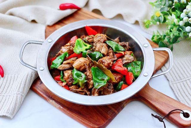 黄焖鸡在家就能轻松做，撑起一个店的菜，牢记3点，就能随手做