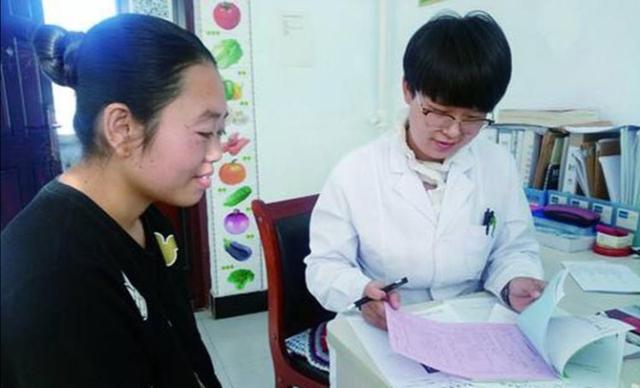 #超级宝妈#“不是头胎吧? ”医生提问, 婆婆怒视儿媳, 老公一句话解围！