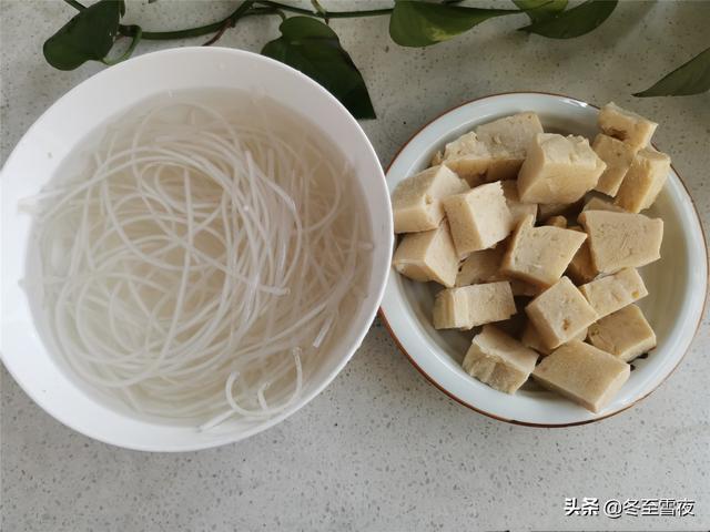 东北冬季特色家常炖菜，白菜和豆腐这样做，南方人很少吃过