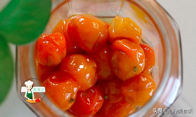金桔放锅里煮一煮，想不到好处这么多，一次做一罐，冬天吃特省事