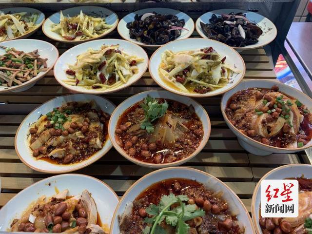 美食|钟水饺、龙抄手、赖汤圆……“美食之都”的饕餮盛宴浓缩于整个航站区