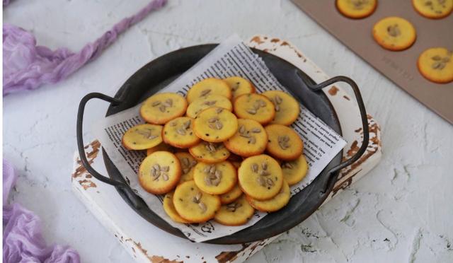 想吃薄脆的饼干不用去面包店买了，自己在家做，简单方便