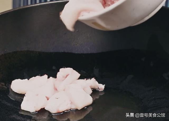 居家分享葱香肉酱面的好吃做法，鲜香味美又营养，解馋的主食