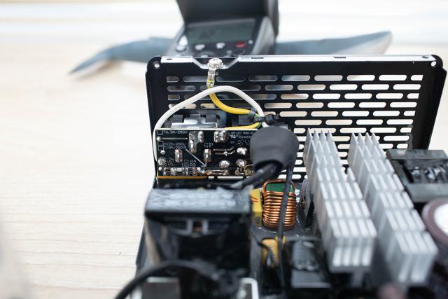 质保10年，买了绝对不亏，机箱里最值得投资的硬件，超频三七防芯