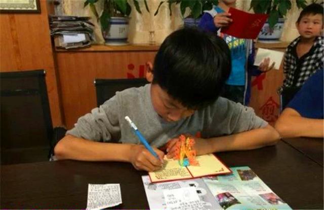超级宝妈|孩子写作业3小时只写7个字，改变孩子的拖延症，家长需要做到3点