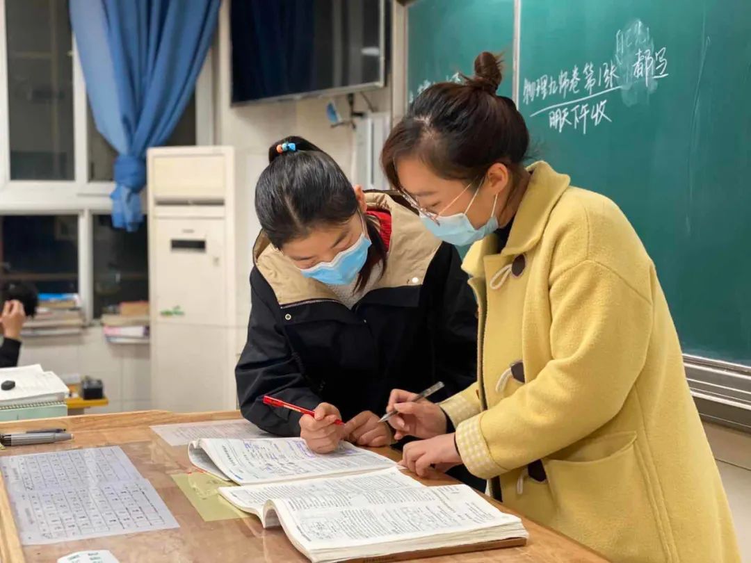 暖先生格调：第一批复课的孩子怎么样了？揭秘来啦！张文宏这样寄语复课的孩子……