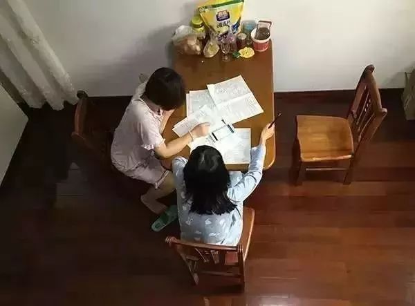 『暖先生格调』初三生父亲晒出女儿中考图，看哭万人： 孩子，读书虽苦，却是最容易的那条！