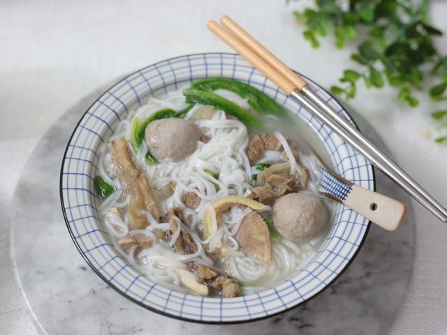 天冷孩子早餐最馋它，十分钟上桌，爽滑可口，比面条更好吃，特香