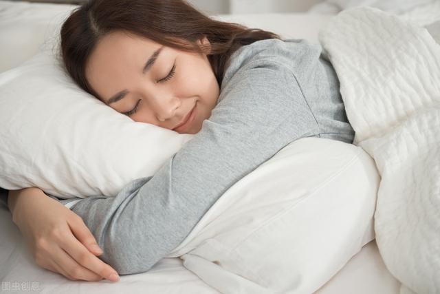 彼岸小姐|怀孕睡得不对，危害居然这么大！妇产科医生给你科普孕期最佳睡姿