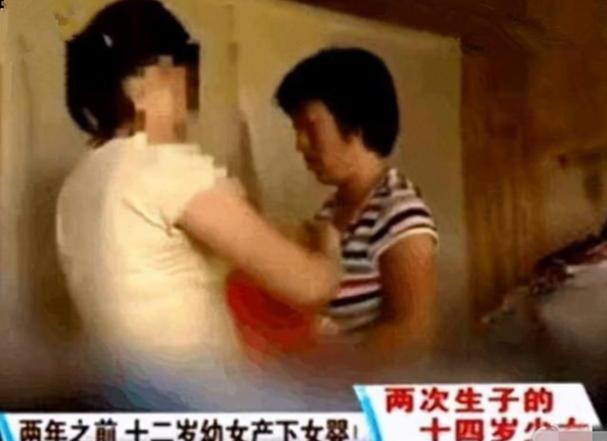 14岁女孩偷看“小电影”两次怀孕，父亲知道来龙去脉，当场崩溃