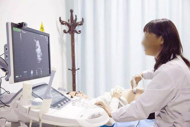 你的育儿经■67岁古稀老太产女,产后两天即可走动,高龄孕妇注意这些是关键