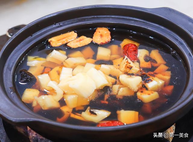 无肉无油煲好汤！滋补润燥的红枣莲藕汤，选对红枣有技巧