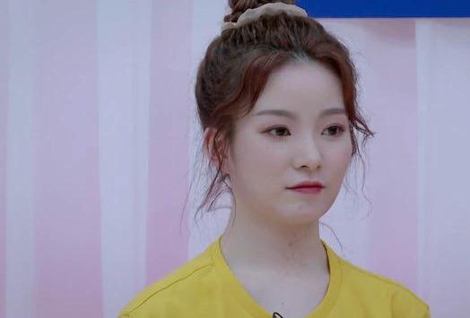 萌萌的小丸子|徐艺洋被投成C位，“音痴”张艺凡来她的组徐艺洋的表情有点意思