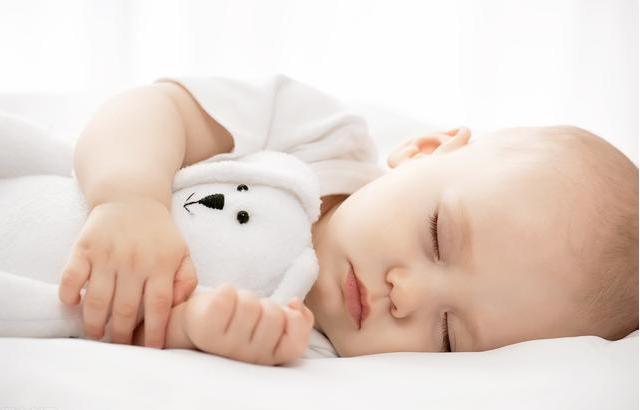 宝宝睡觉总是“一惊一乍”，是不是被吓到了？3个原因宝妈快了解