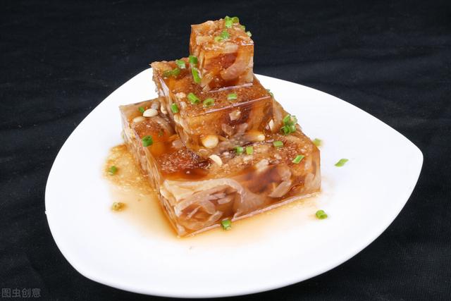 年夜饭这道菜不能少，也荤也素，筋道弹牙，晶莹透亮好看还好吃