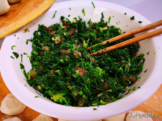 冬至，用此菜包饺子，比白菜韭菜鲜，天冷有钱也难买，碰到别错过