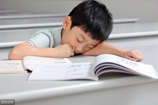 「你的育儿经」孩子上网课写作业拖沓，怎么办？这位妈妈的做法如此简单好用