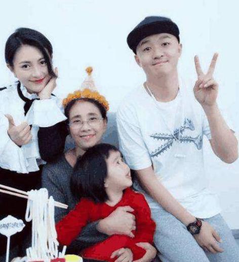 超级宝妈:孩子习惯打人怎么办?包贝尔以暴制暴教育法,引发网友争议