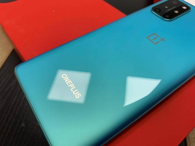 “欧皇”附体连抢两部一加8T，银时+青域双版本开箱